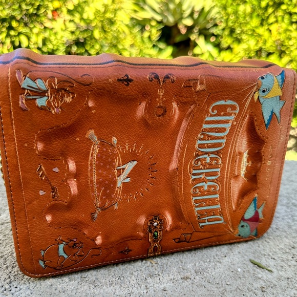 HTF Loungefly Cinderella Book Crossbody - Picture 3 of 9